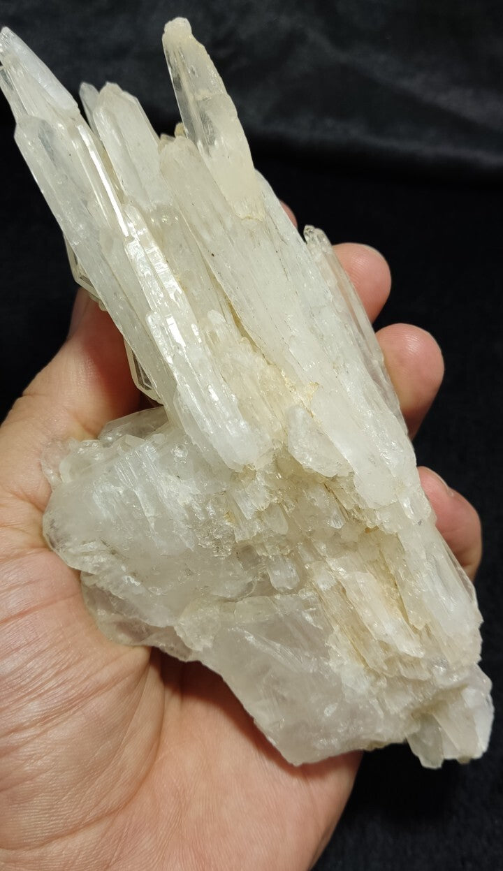 Very Aesthetic Faden Like Quartz Crystal Cluster 409 grams