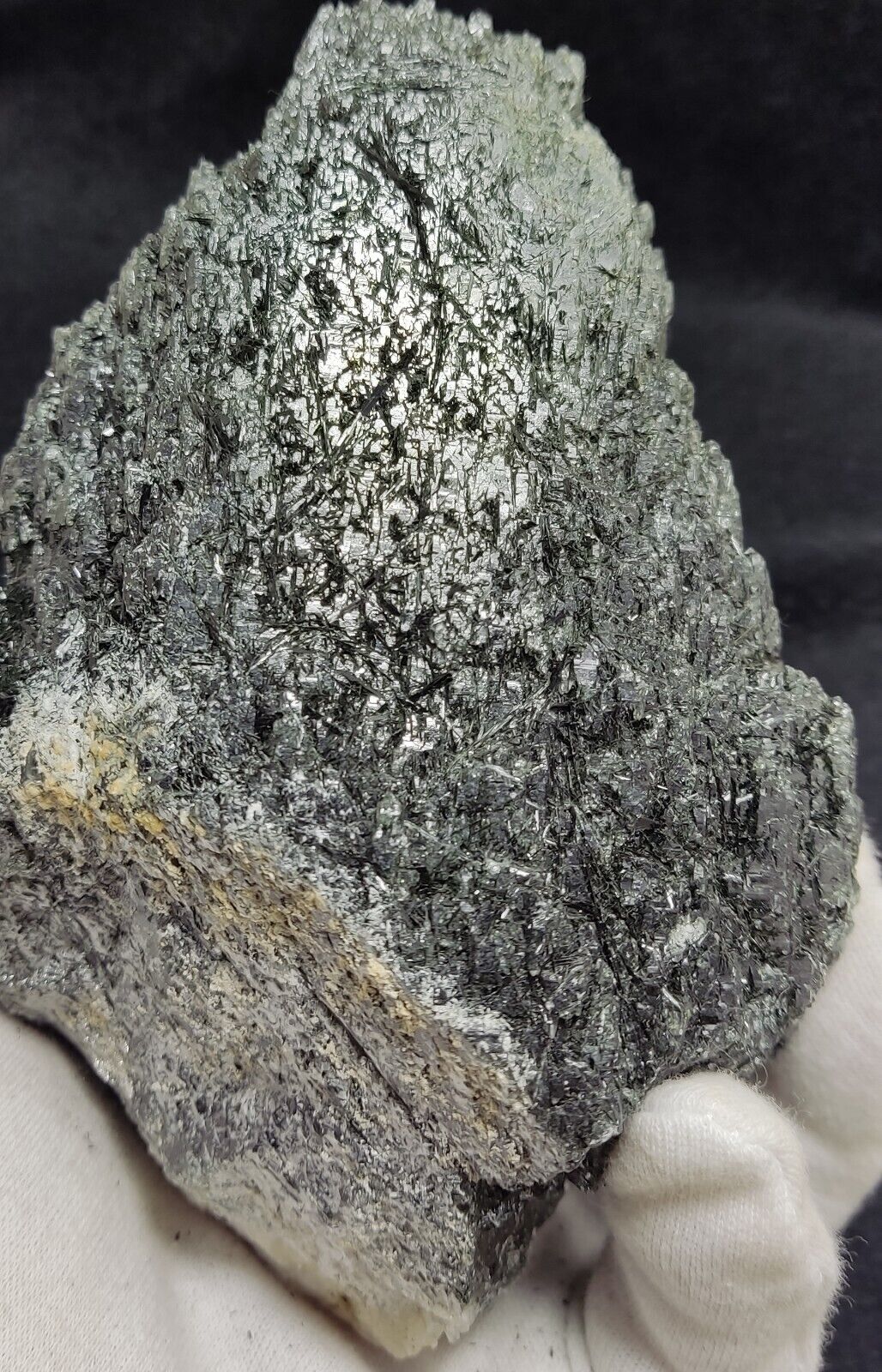 An Aesthetic Natural terminated Chlorite Quartz crystal specimen 1549 grams