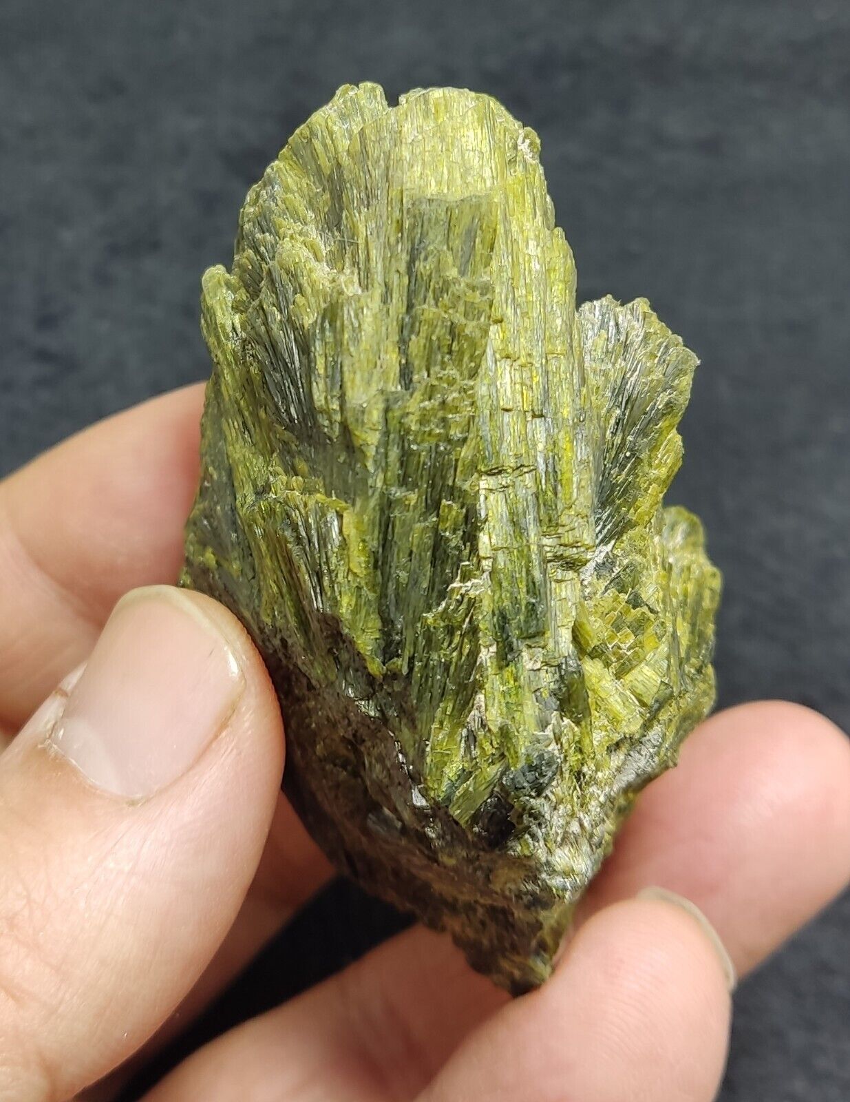 A very Aesthetic Natural beautifully terminated epidote specimen 162 grams