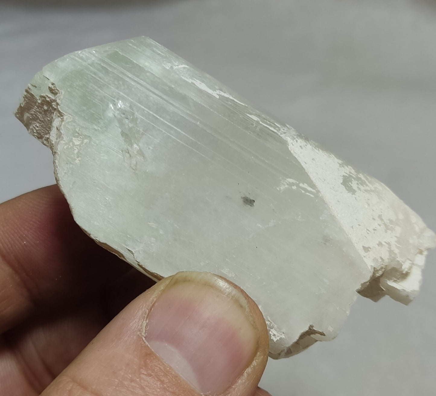 An Aesthetic terminated spodumene floater crystal specimen 92 grams
