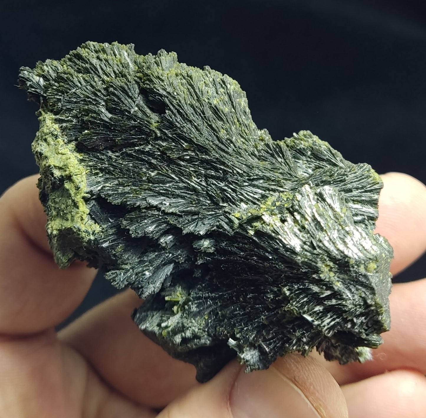 An aesthetic specimen of epidote crystal specimen 82 grams