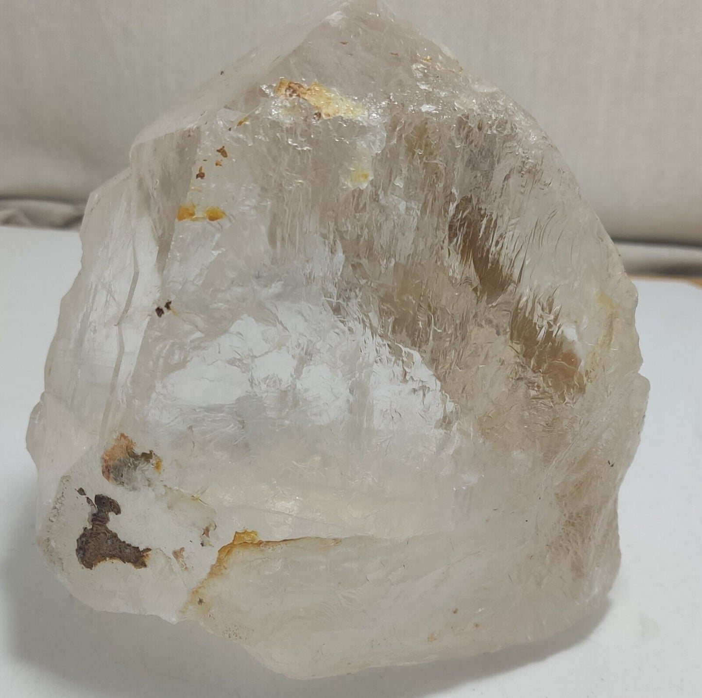 An Aesthetic large specimen of naturally terminated quartz crystal 1530 grams