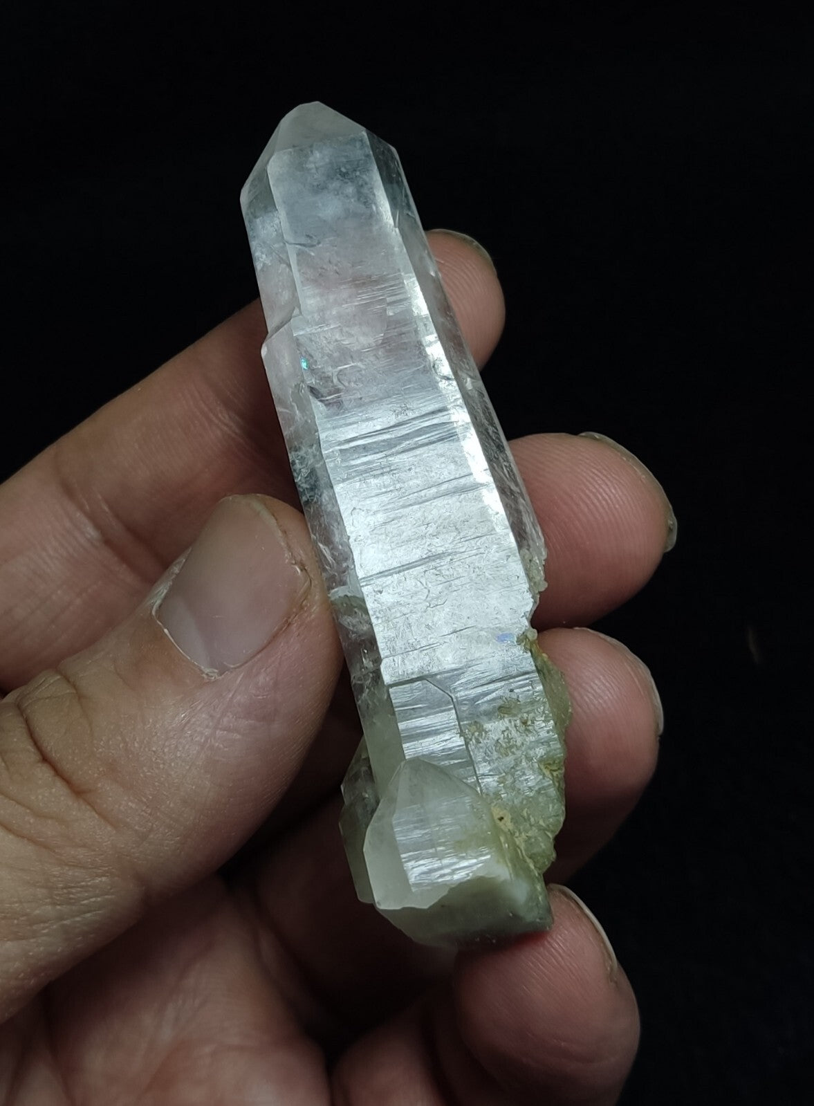 An Aesthetic Natural terminated Quartz crystal with chlorite inclusions 34 grams