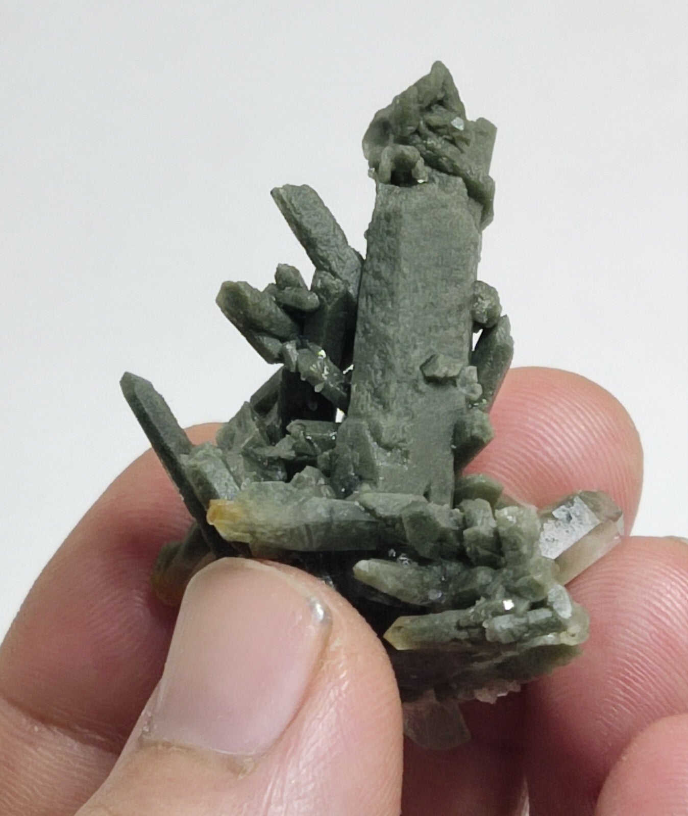An Aesthetic miniature/thumbnail terminated chlorite Quartz cluster 16 grams