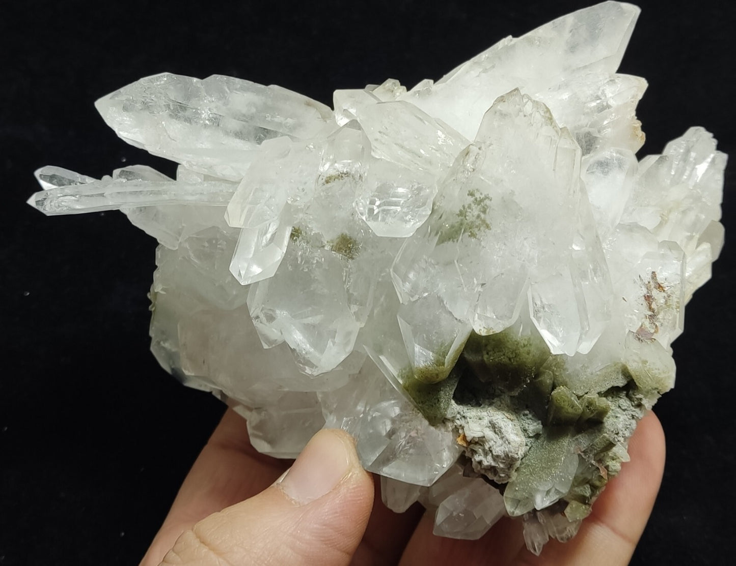 An Aesthetic large terminated Quartz cluster with chlorite inclusions 495 grams