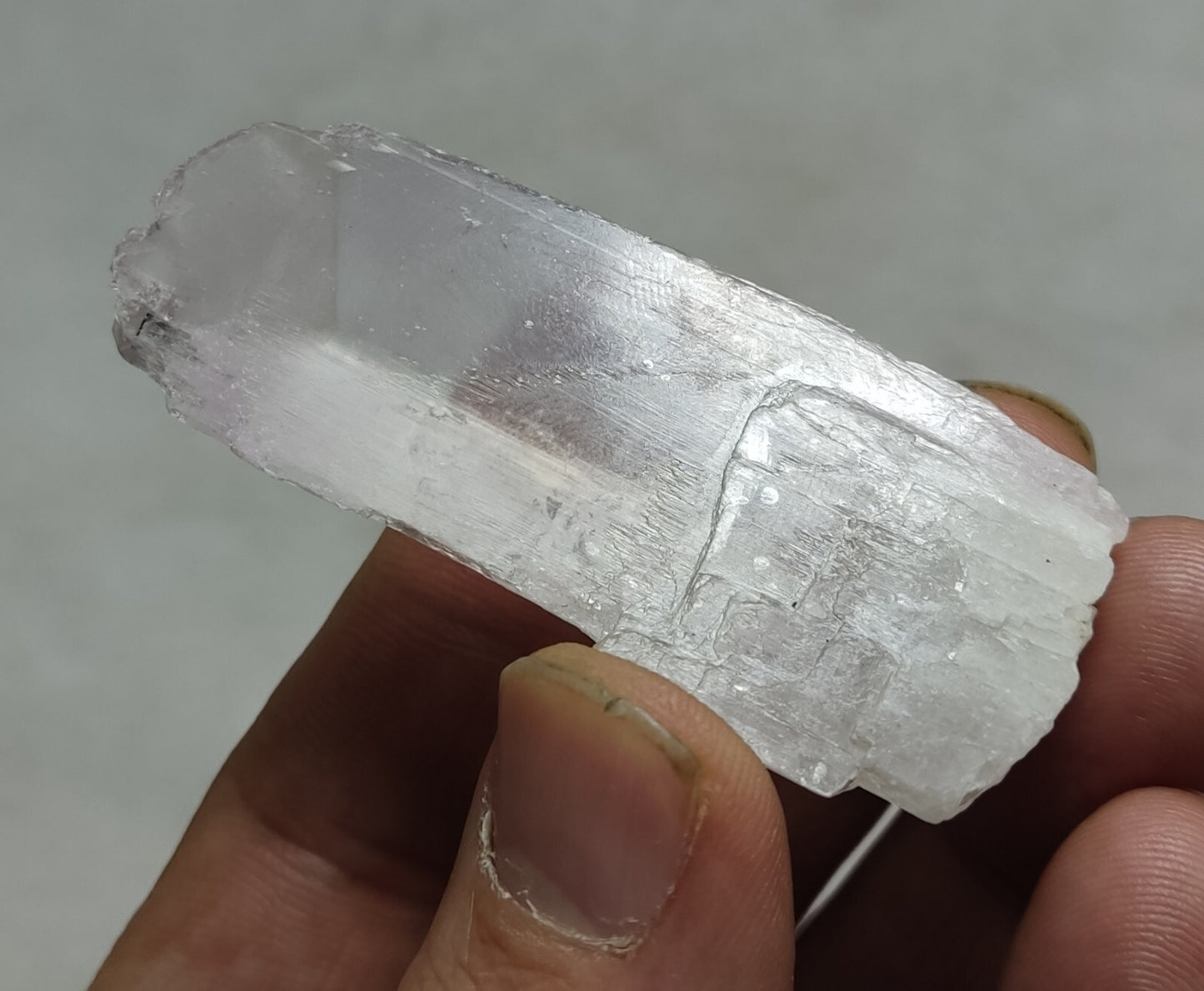 A very Aesthetic Natural spodumene kunzite triphane crystal 39 grams