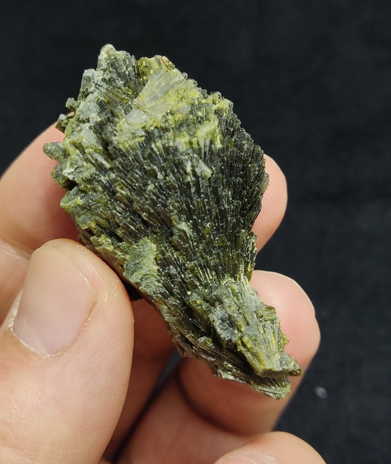 Single natural Epidote Crystal spray formations 29 grams