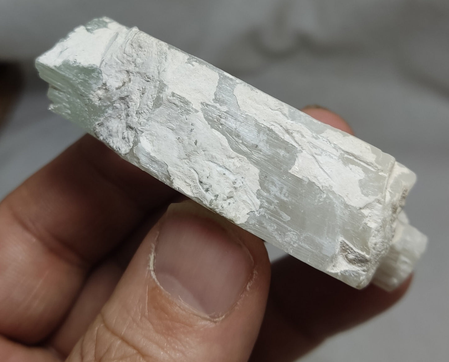 An Aesthetic terminated spodumene floater crystal specimen 92 grams