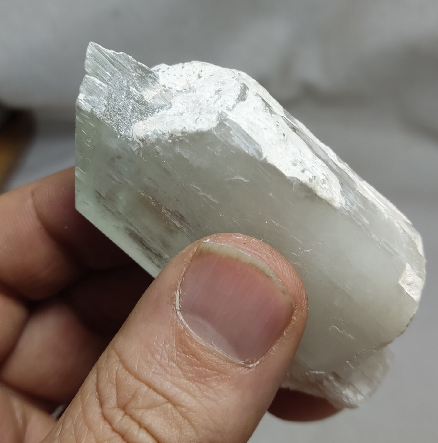 An Aesthetic terminated spodumene floater crystal specimen 92 grams