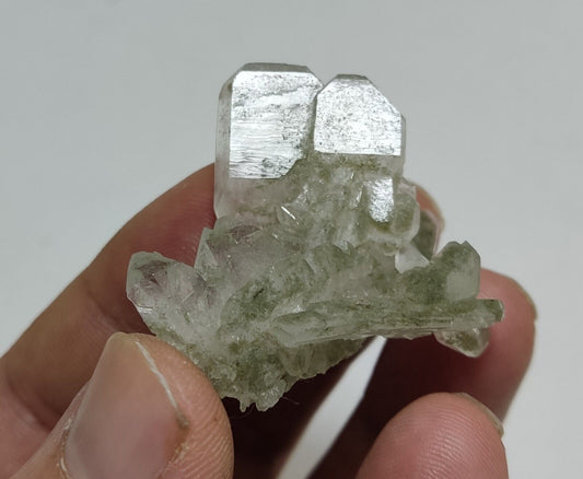 A very Aesthetic Natural terminated faden-chlorite Quartz specimen 15 grams