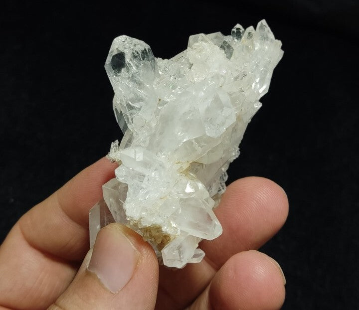 A Very Aesthetic Faden Like Quartz Cluster 80 grams
