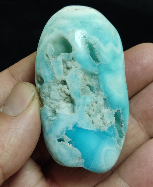 An amazing Blue color aragonite Palmstone 75 grams