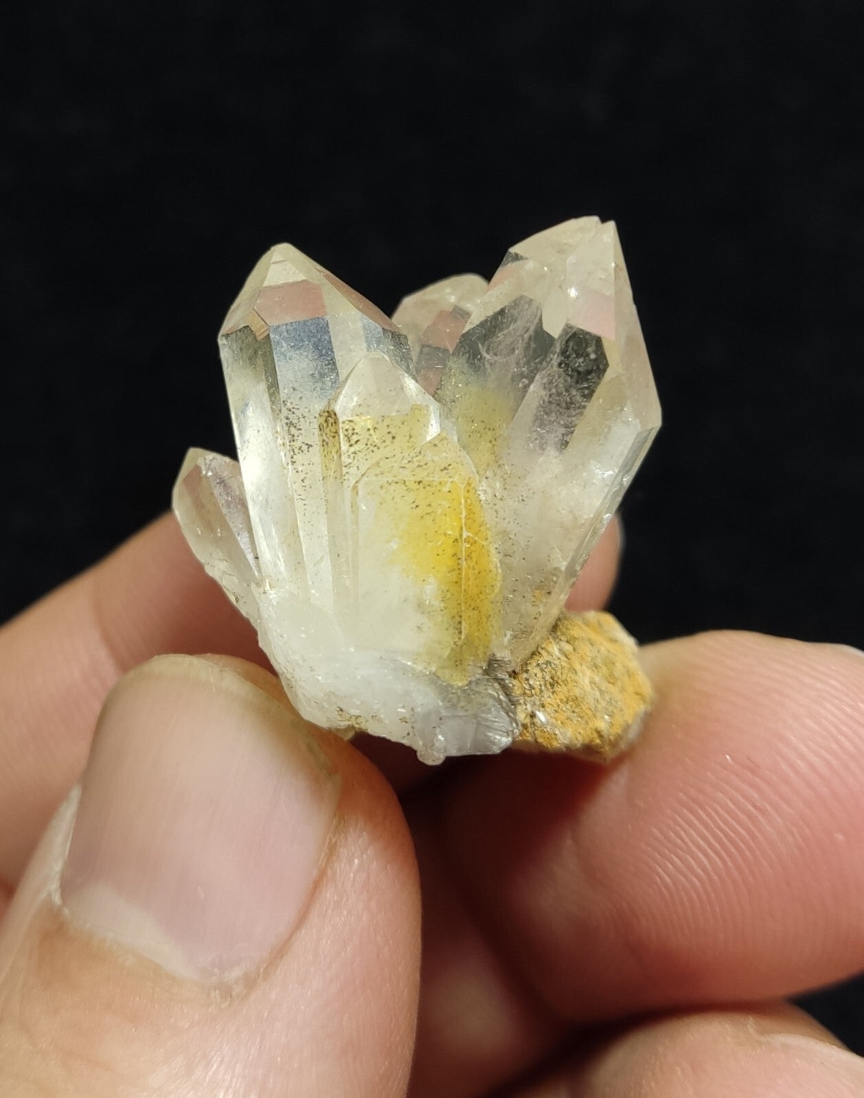 A small thumbna Aesthetic Natural beautifully terminated Quartz cluster 11 grams