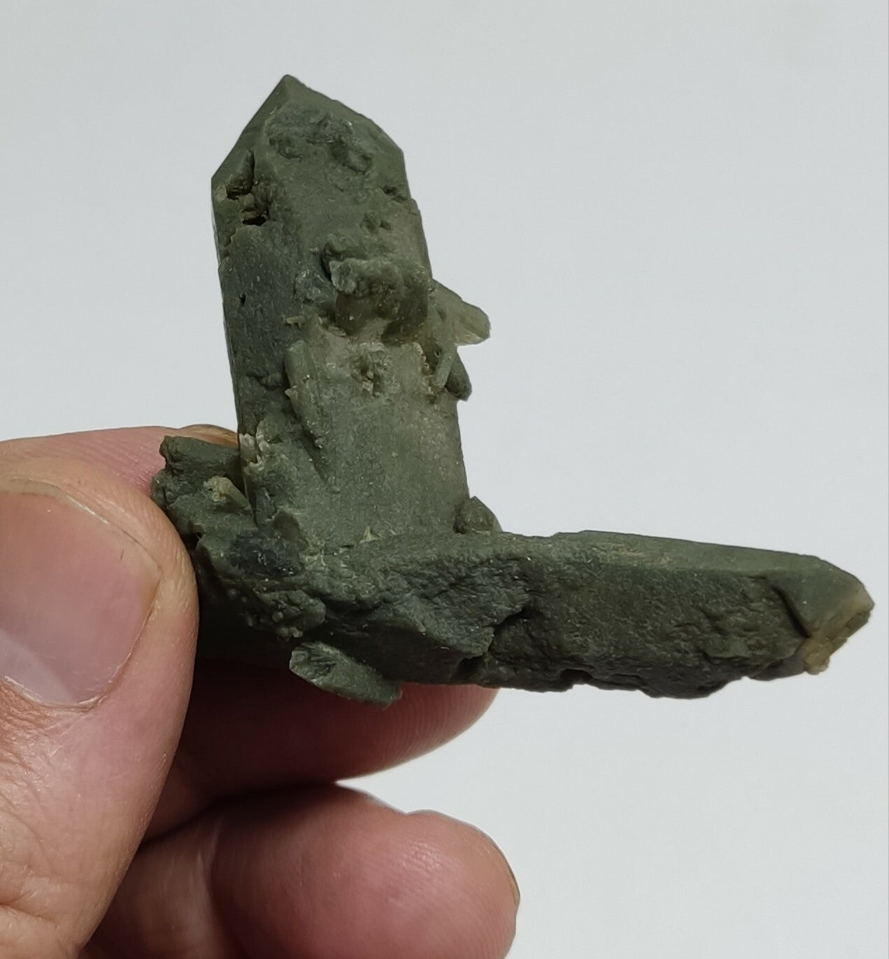 A very Aesthetic Natural beautifully terminated Chlorite Quartz crystal 32 grams