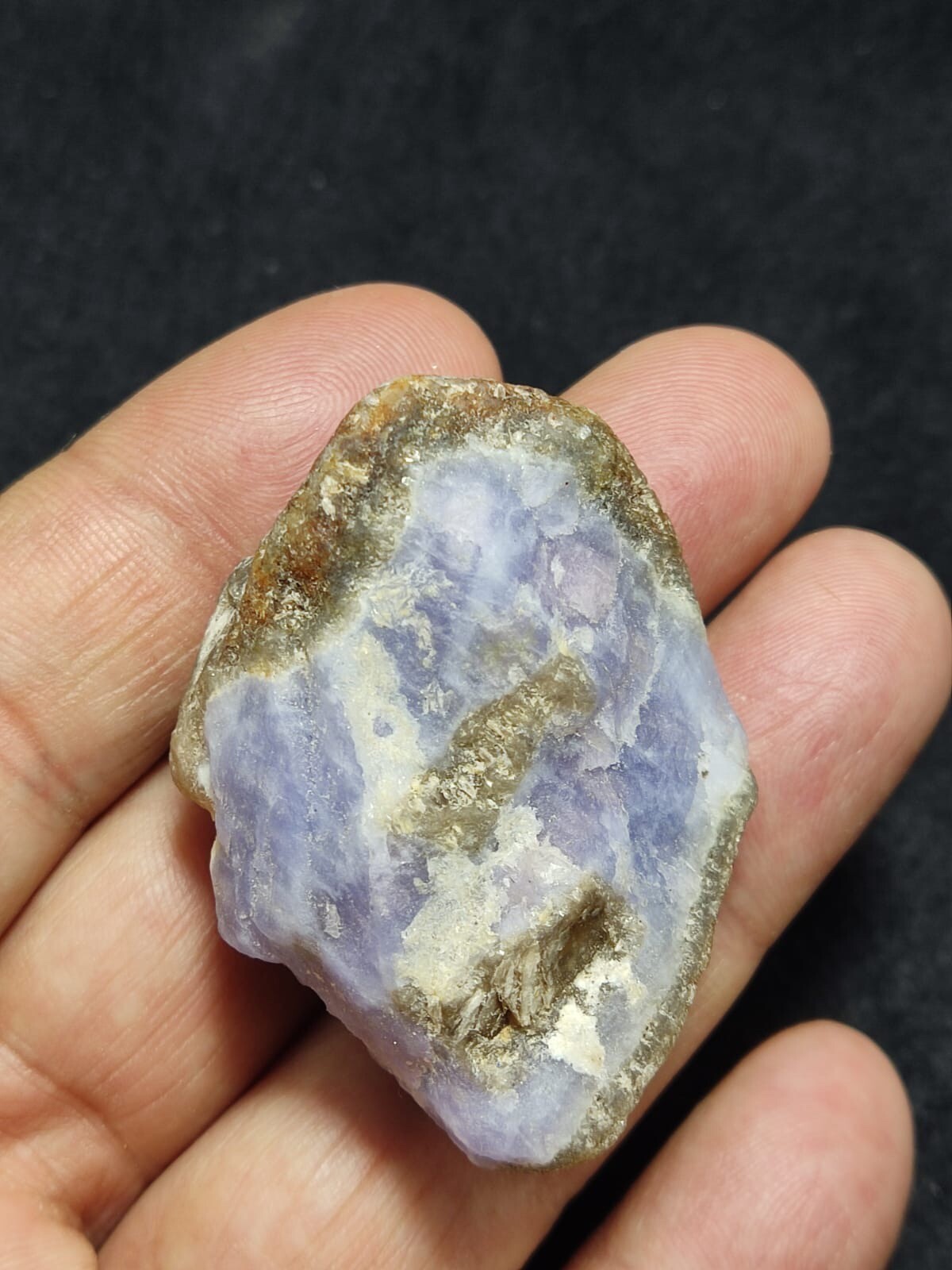 Natural Fluorescent Hackmanite 39 Grams.