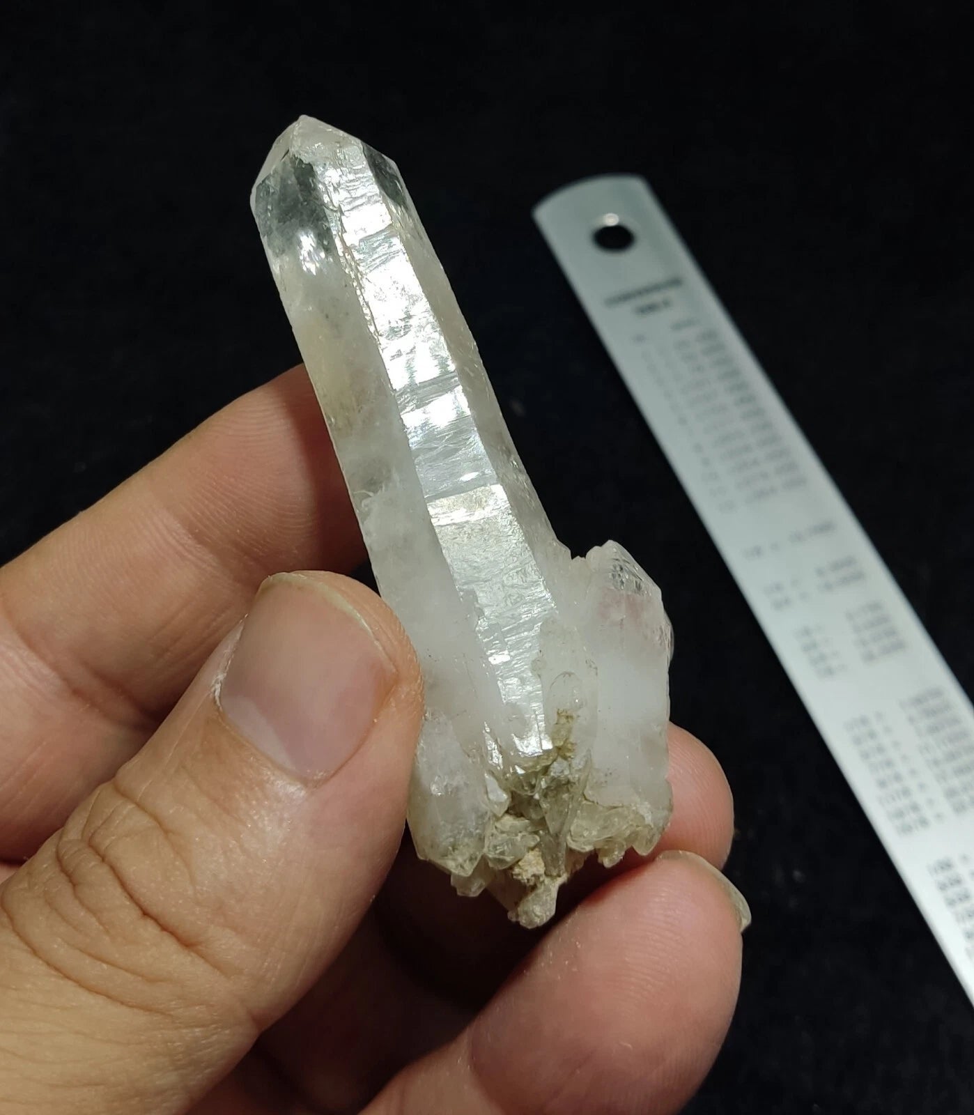 Single Aesthetic Quartz Crystal With Faden Signs 34 grams
