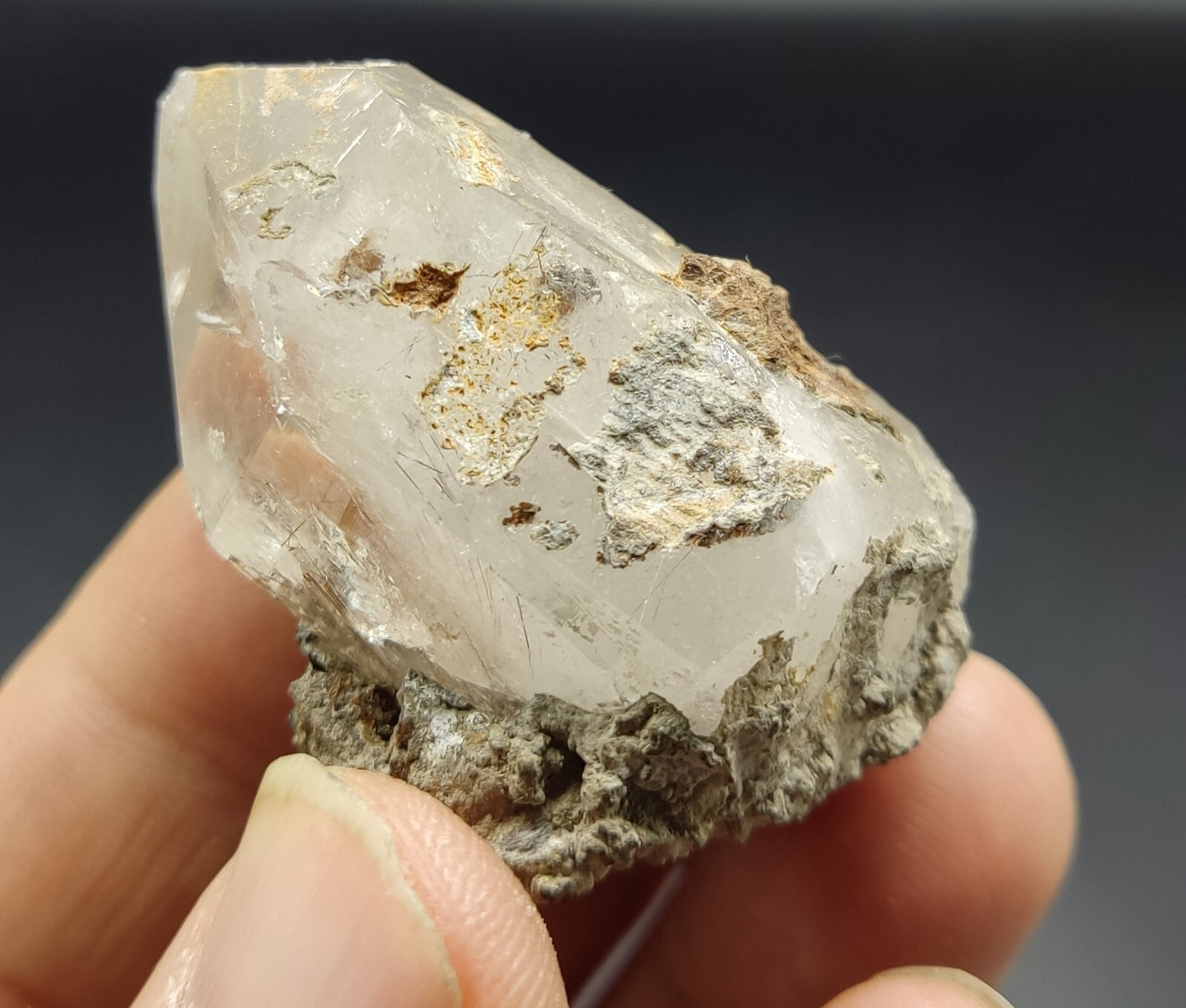 An Aesthetic specimen of rutiles included quartz crystal 42 grams