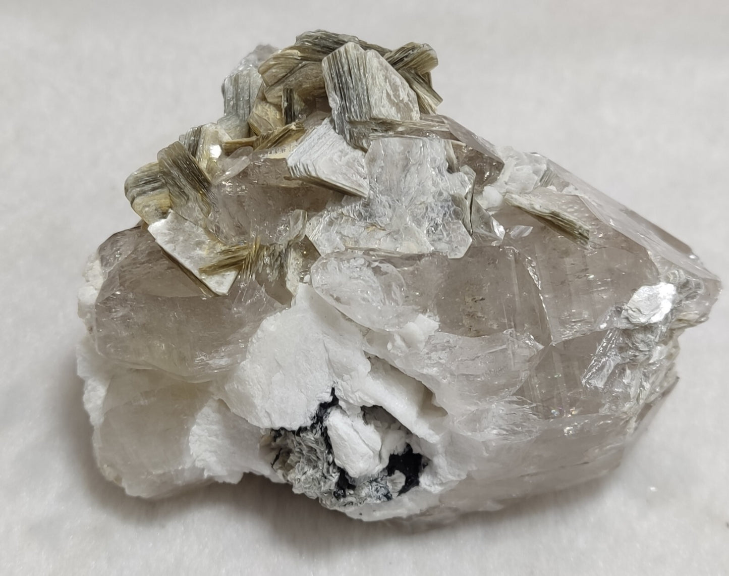 An amazing specimen of quartz with muscovite and albite 260 grams