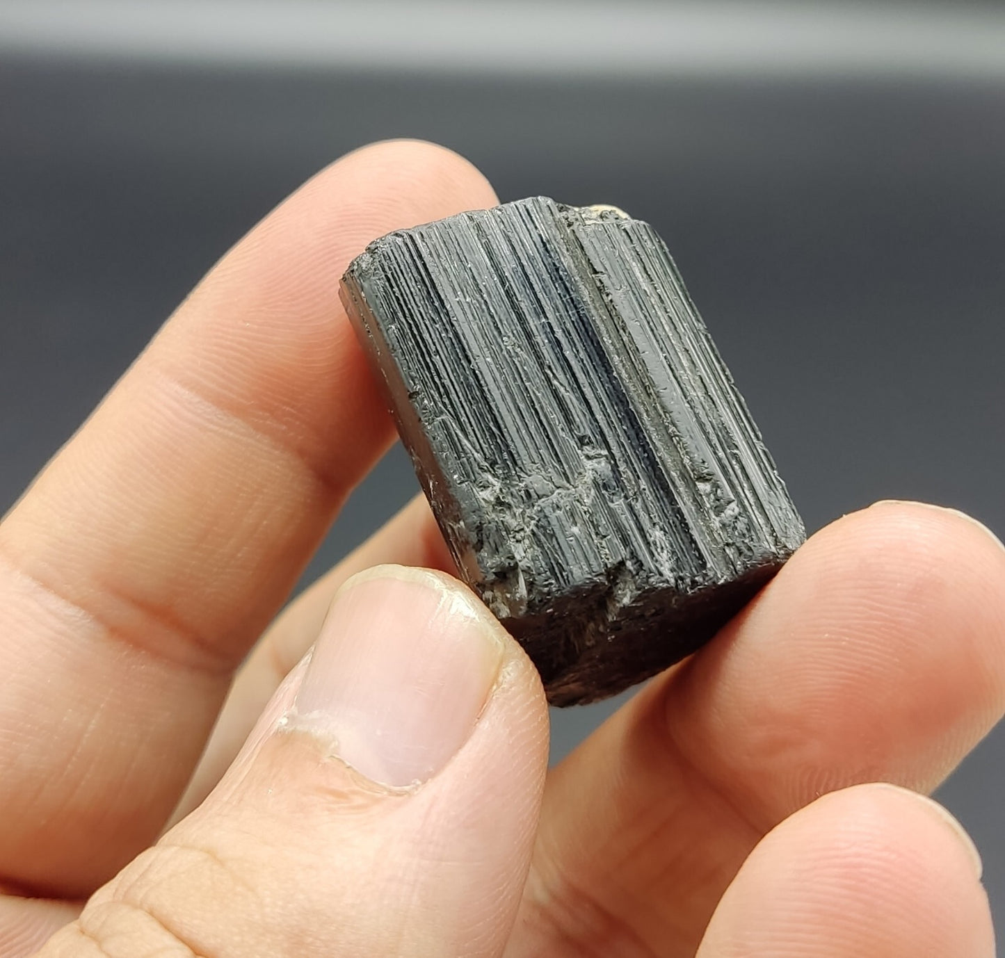 An amazing specimen of terminated black tourmaline 32 grams