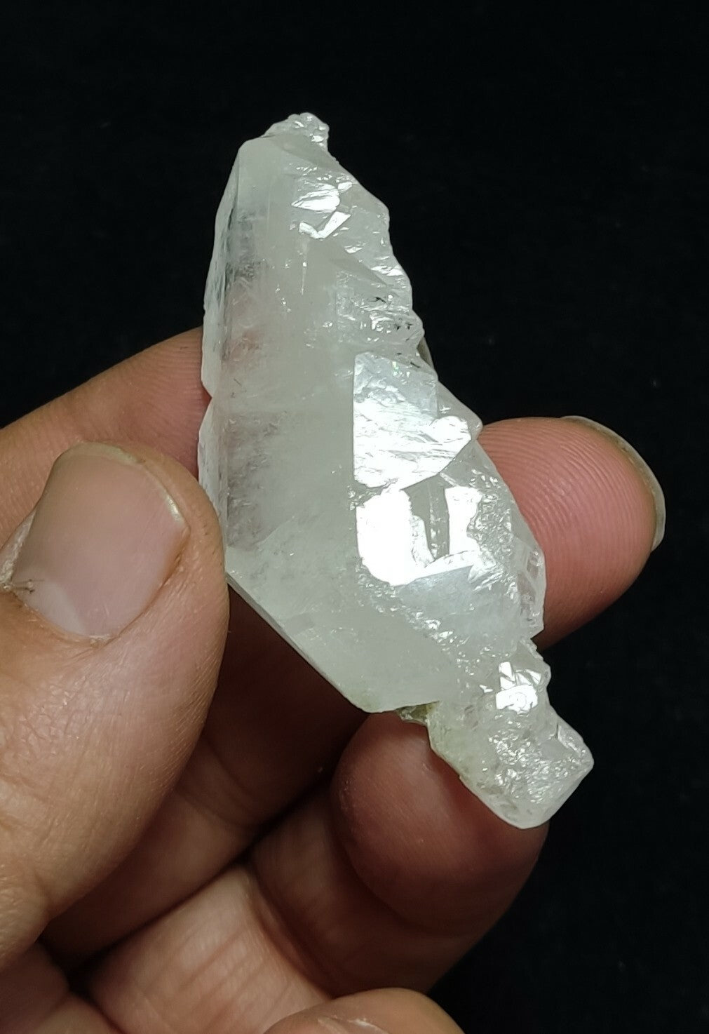 An amazing specimen of terminated faden Quartz crystal 26 grams