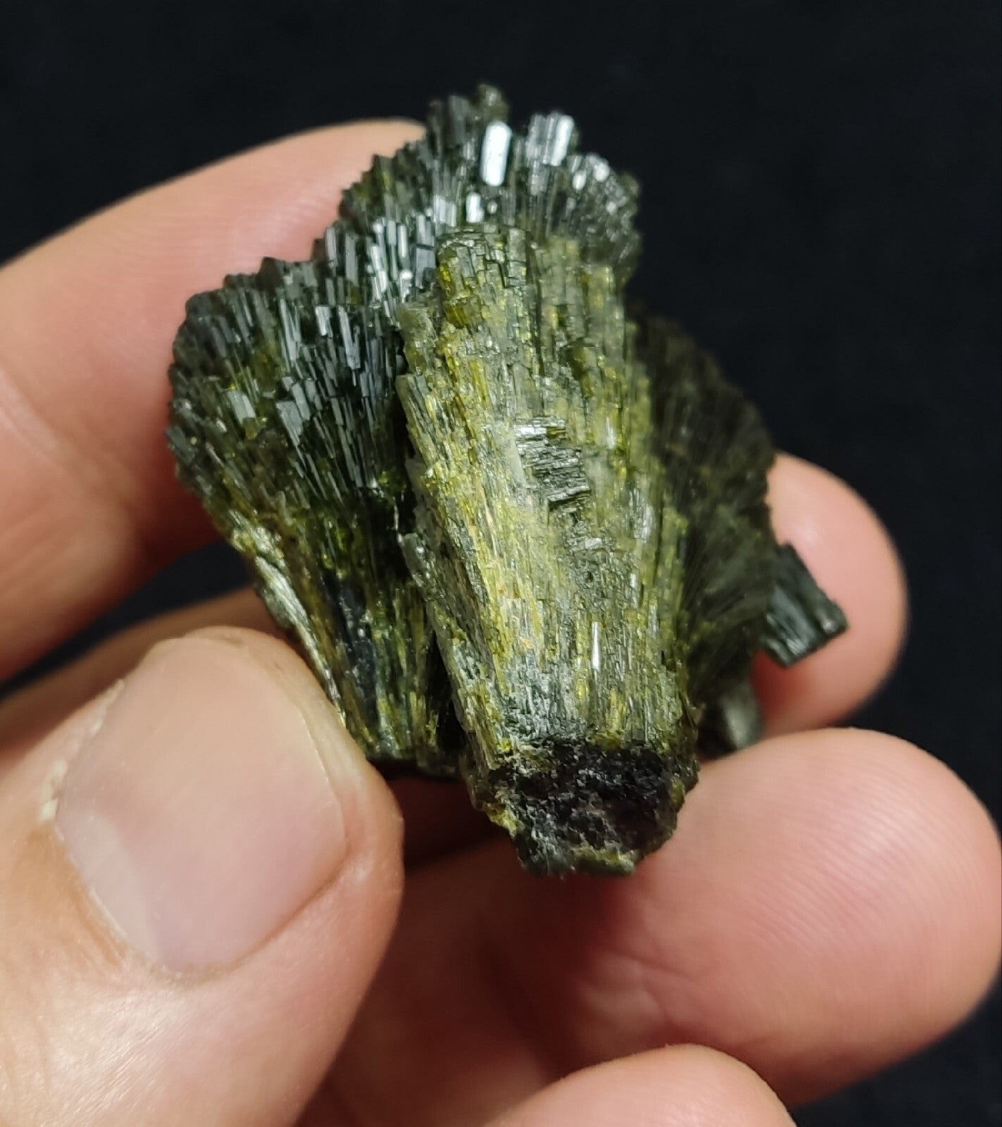 Single natural Epidote Crystal spray formations 32 grams