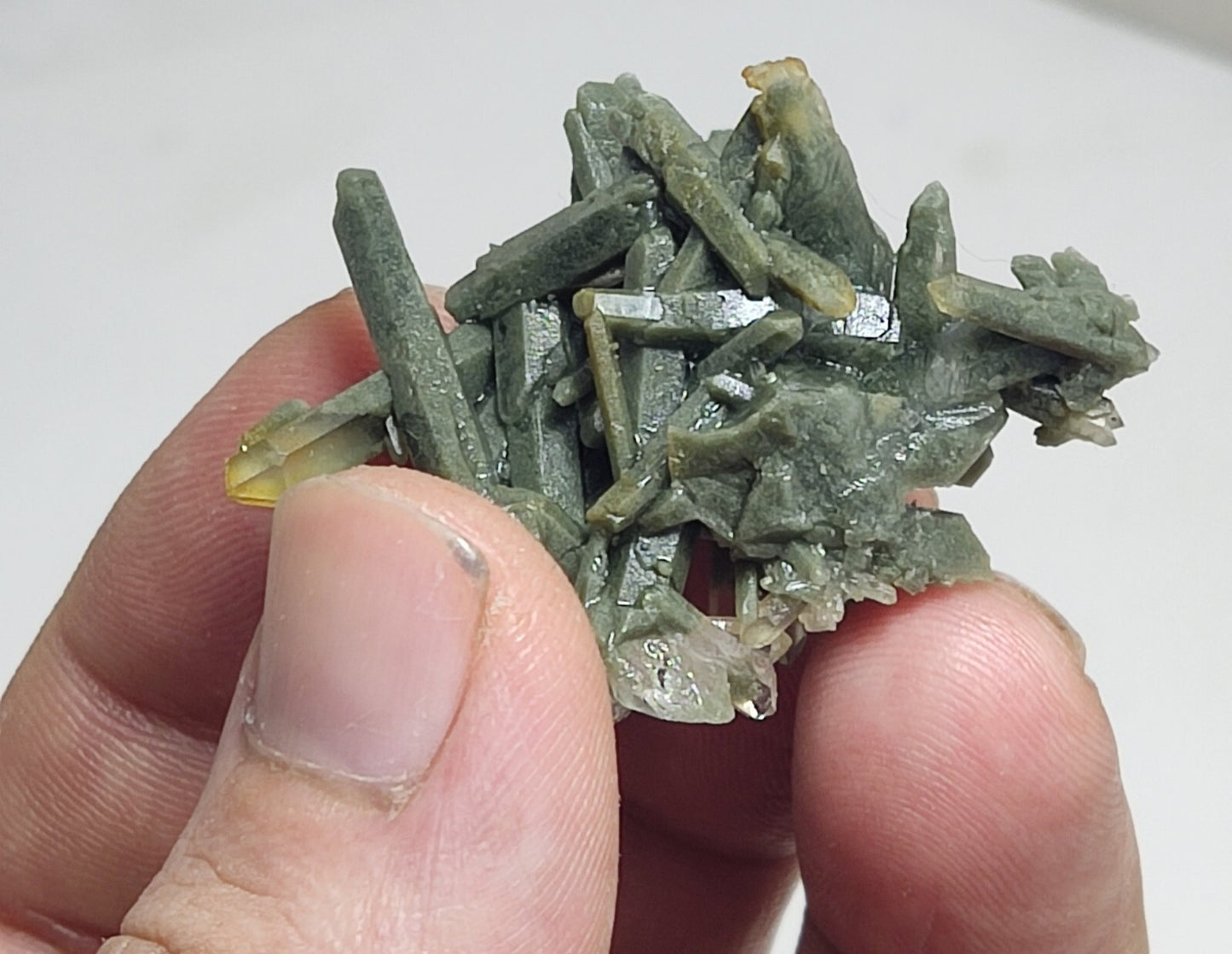 An Aesthetic miniature/thumbnail terminated chlorite Quartz cluster 16 grams