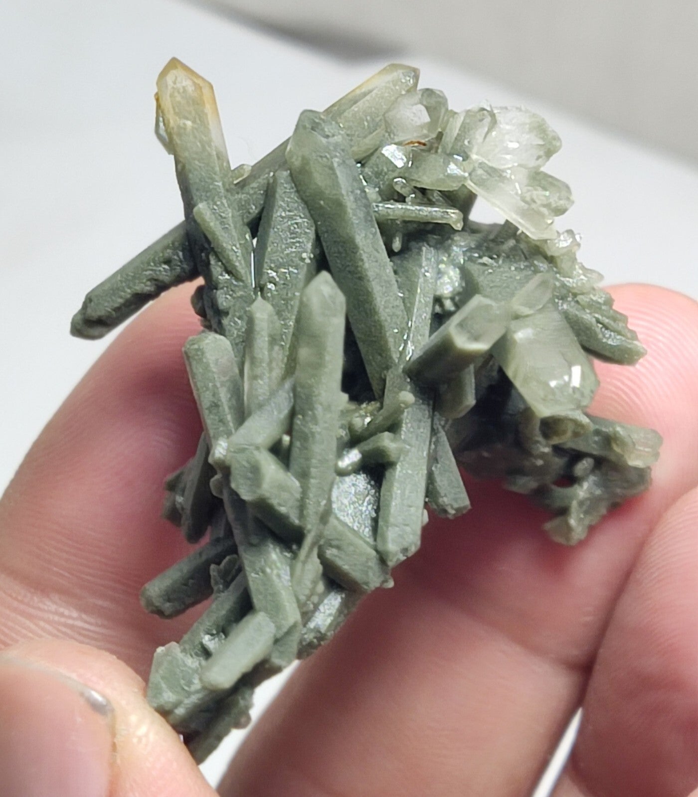 An Aesthetic miniature/thumbnail terminated chlorite Quartz cluster 16 grams