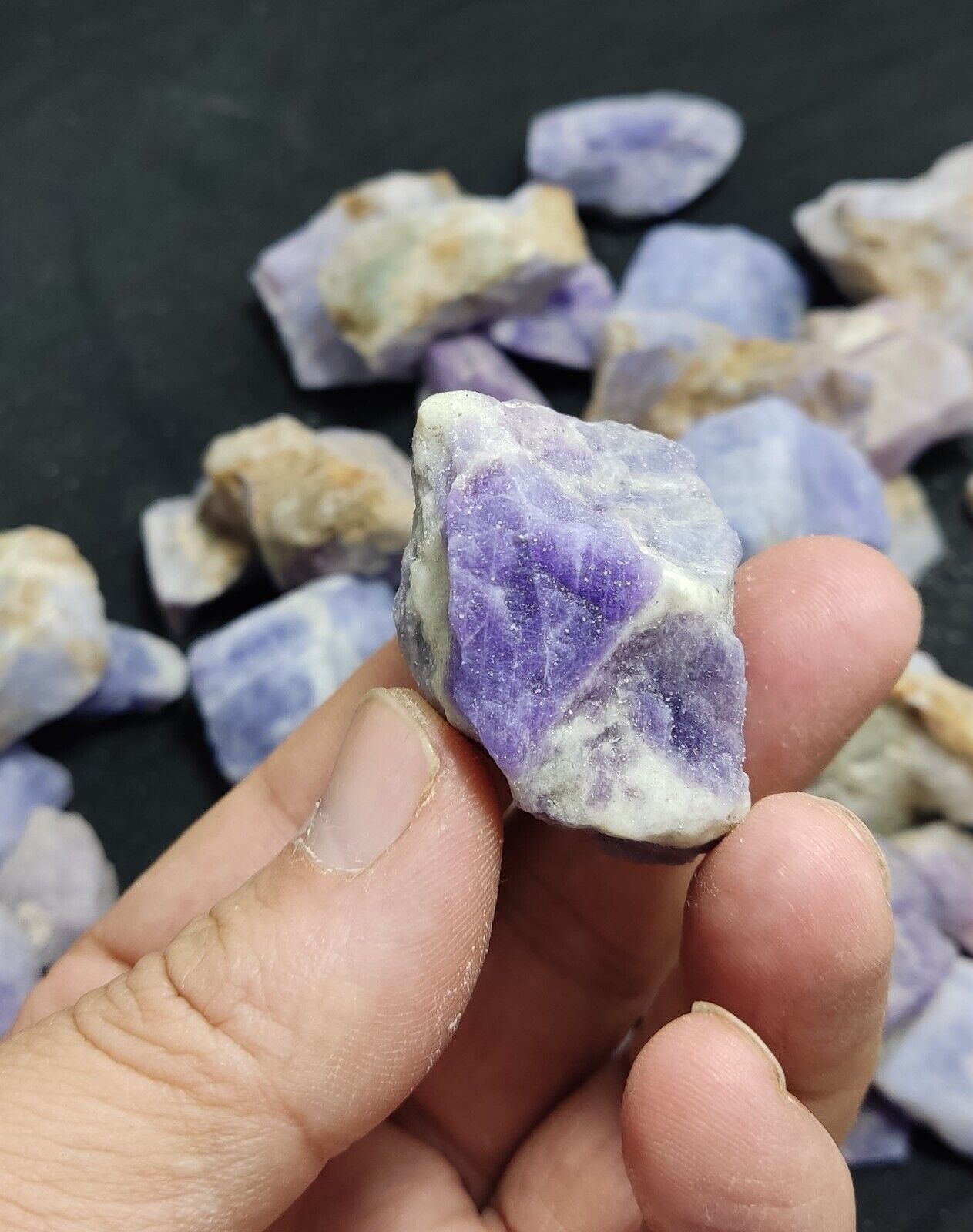 770 grams fluorescent Hackmanite