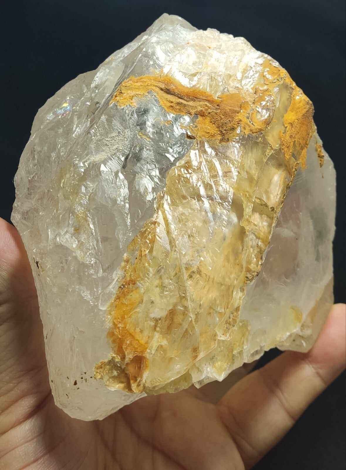 An Aesthetic large specimen of naturally terminated quartz crystal 1530 grams