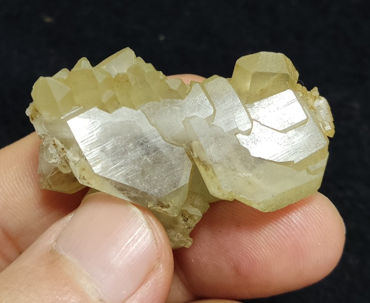 An Aesthetic specimen of faden chlorite quartz 24 grams