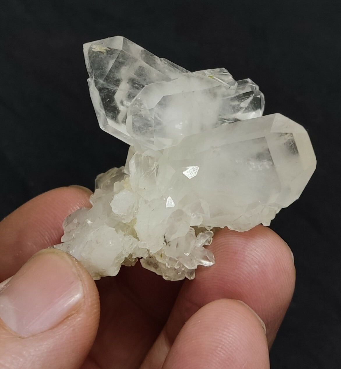 An amazing specimen of terminated Quartz crystal 28 grams