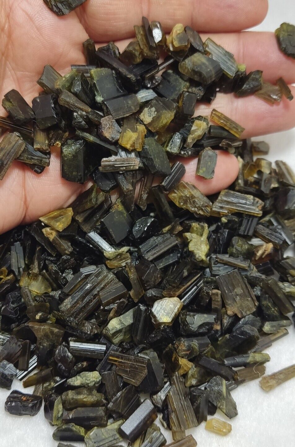 290 grams Natural terminated epidote crystals