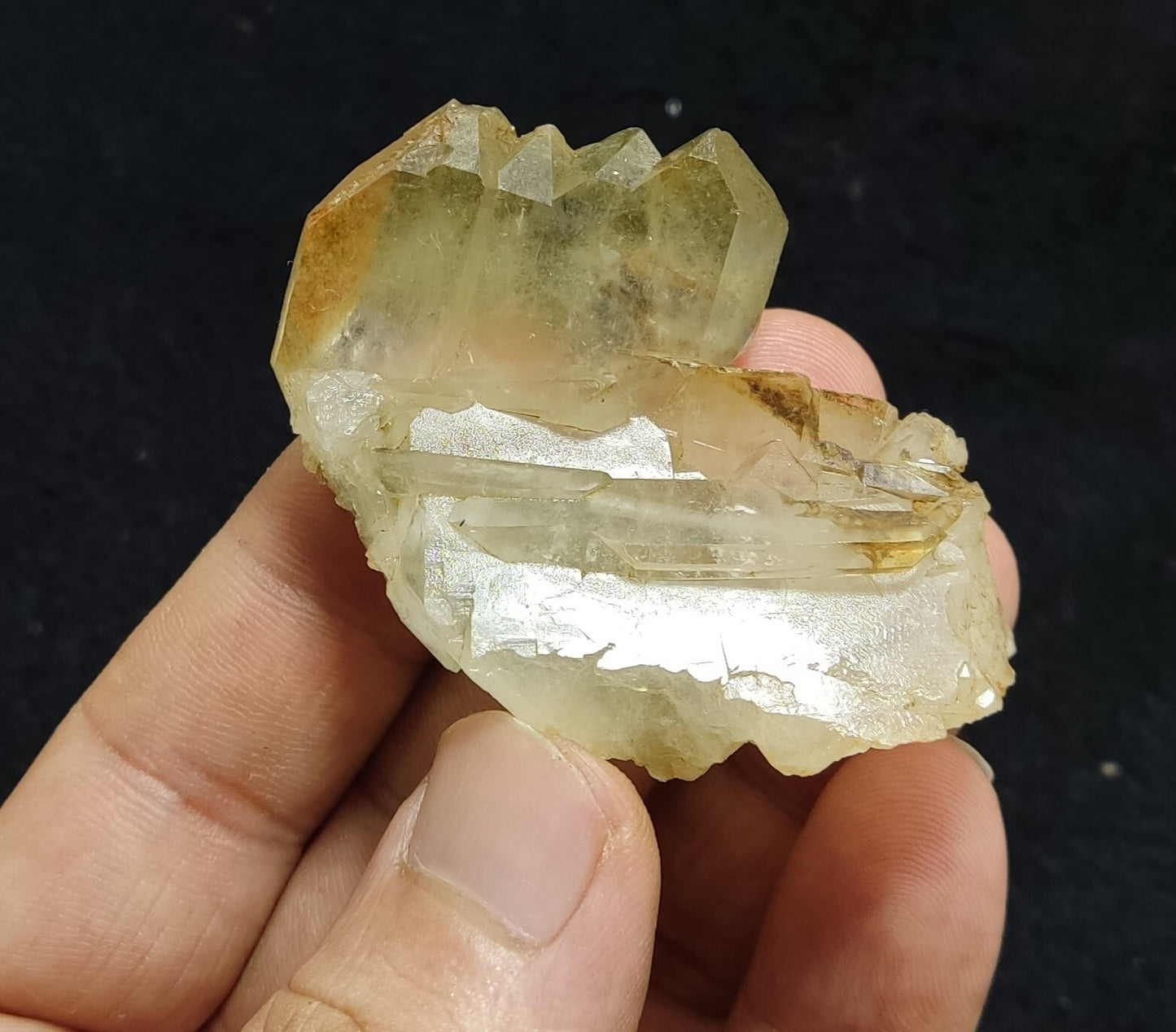 An Aesthetic Natural terminated quartz with Chlorite inclusions 40 grams