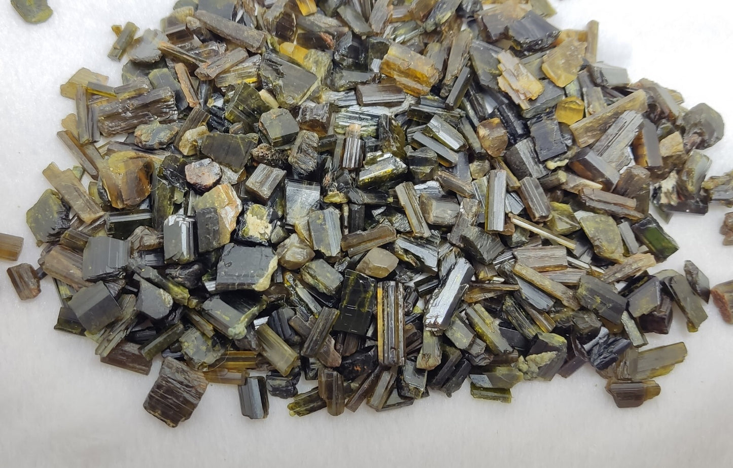 290 grams Natural terminated epidote crystals