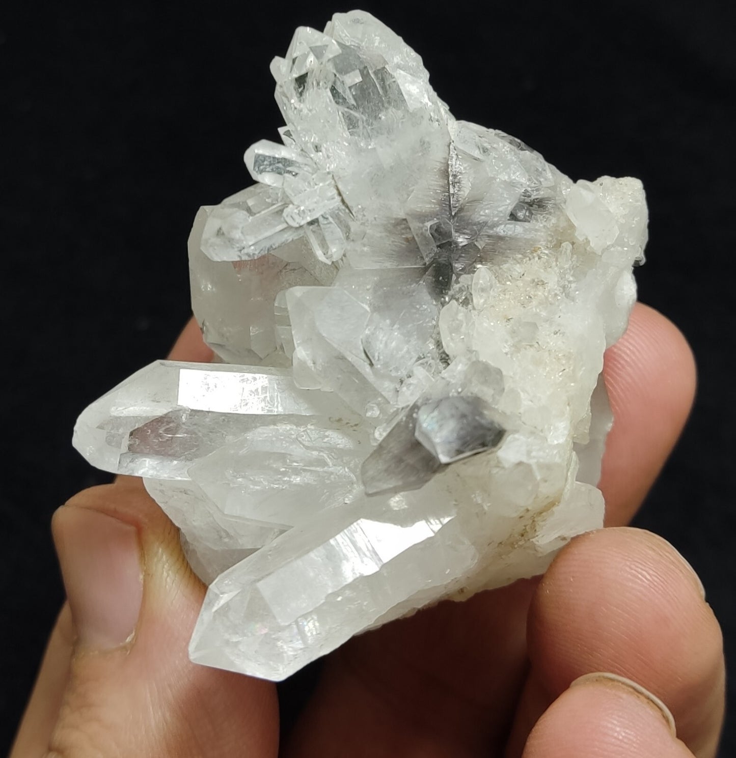 A very Aesthetic Natural terminated brookite Quartz cluster 85 grams