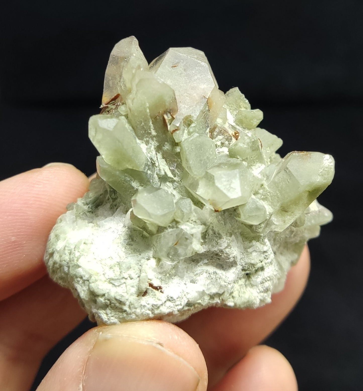 An Aesthetic terminated chlorite Quartz specimen with brookite 61 grams