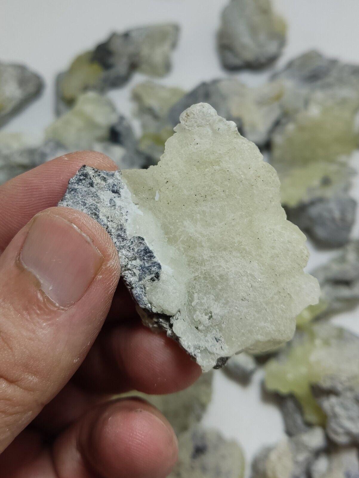 840 grams Brucite on matrix with chromite