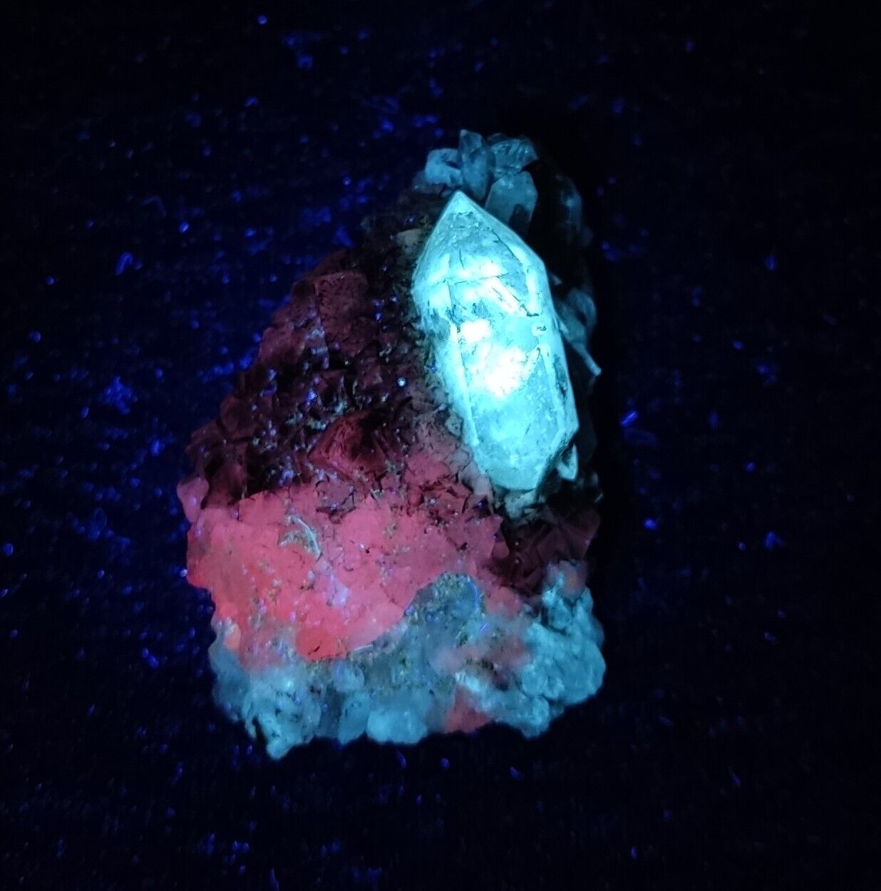 An Aesthetic quartz/calcite crystal specimen with petroleum inclusions 23 grams