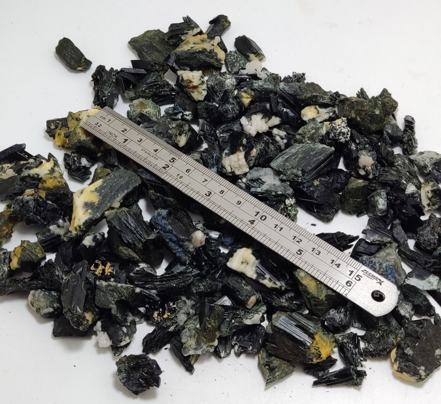 700 grams Natural aegirine crystals