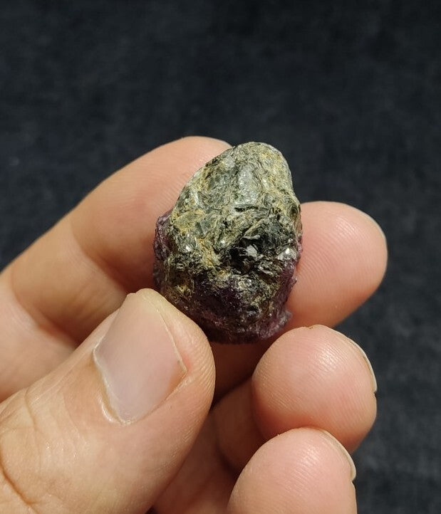 Natural Garnet Variety Almandine with Schist/Mica 29 grams