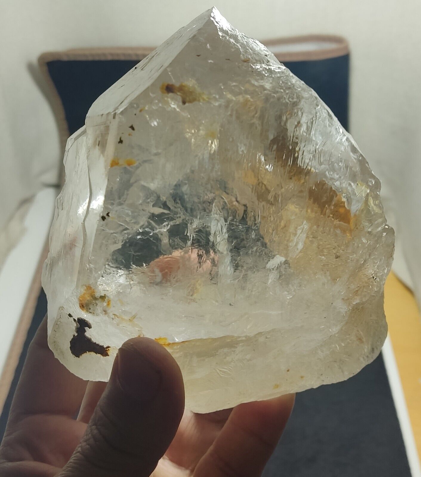 An Aesthetic large specimen of naturally terminated quartz crystal 1530 grams