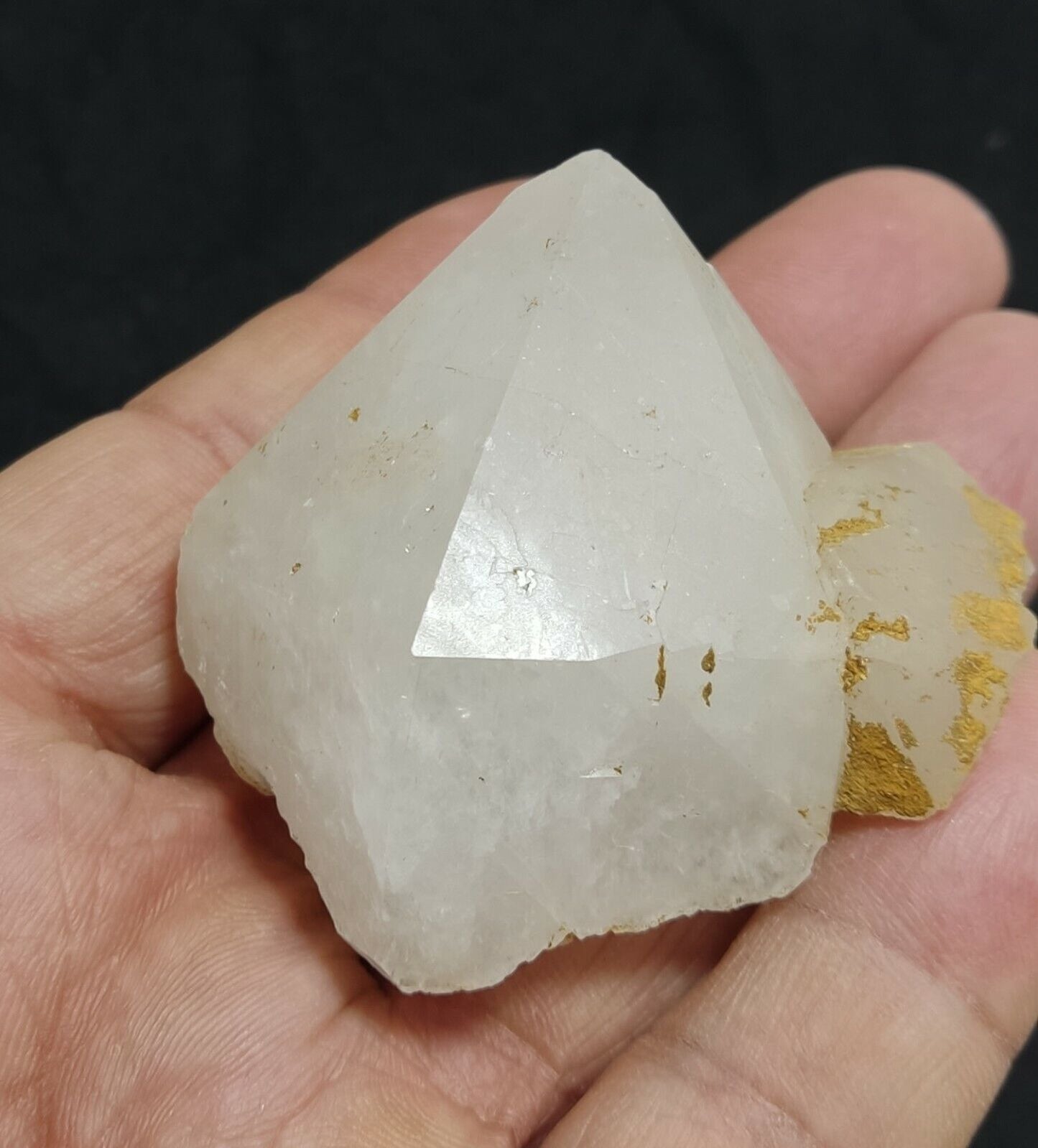 A very Aesthetic Natural beautifully terminated Quartz crystal 80 grams