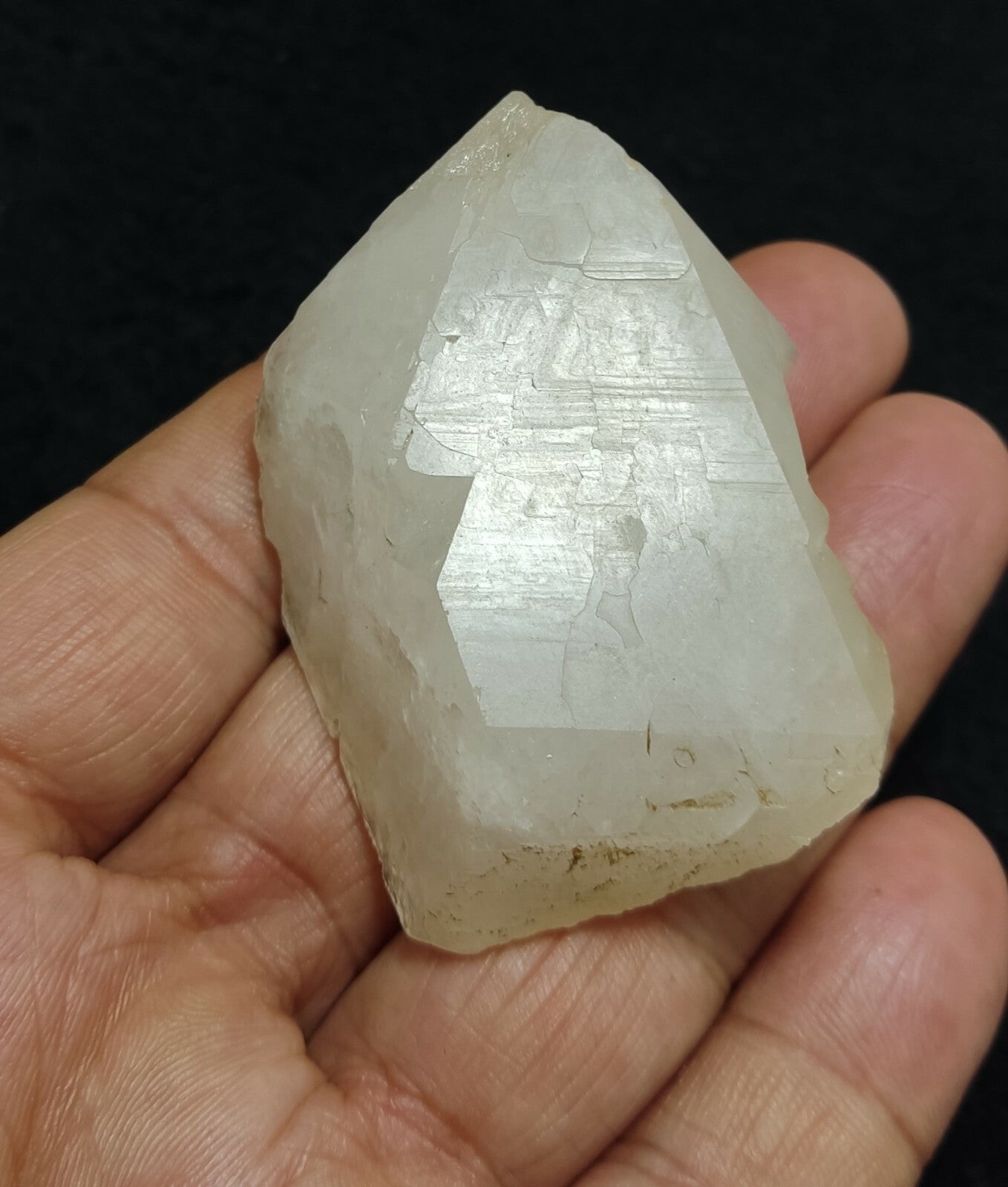 A very Aesthetic Natural beautifully terminated Quartz crystal 86 grams