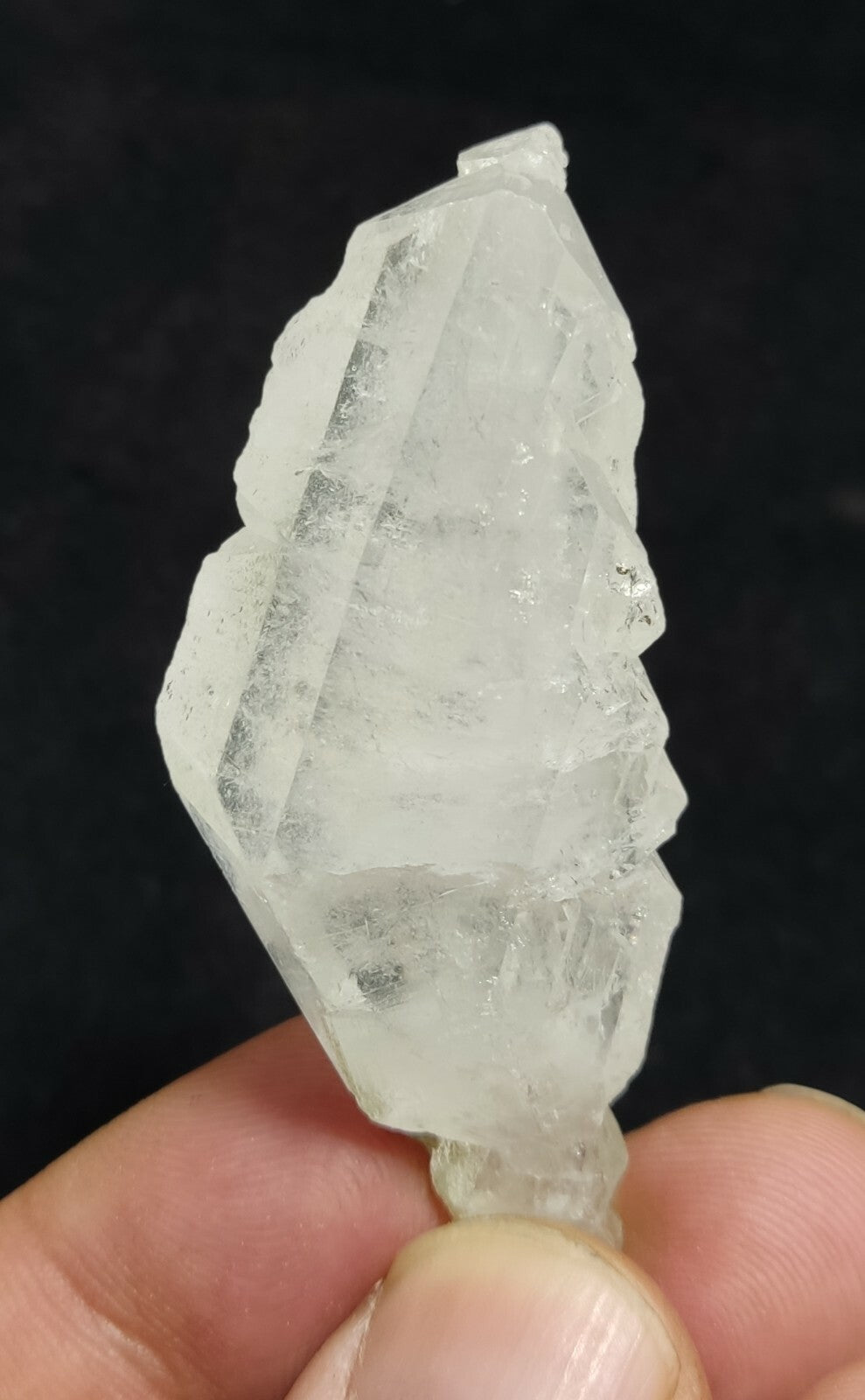 An amazing specimen of terminated faden Quartz crystal 26 grams