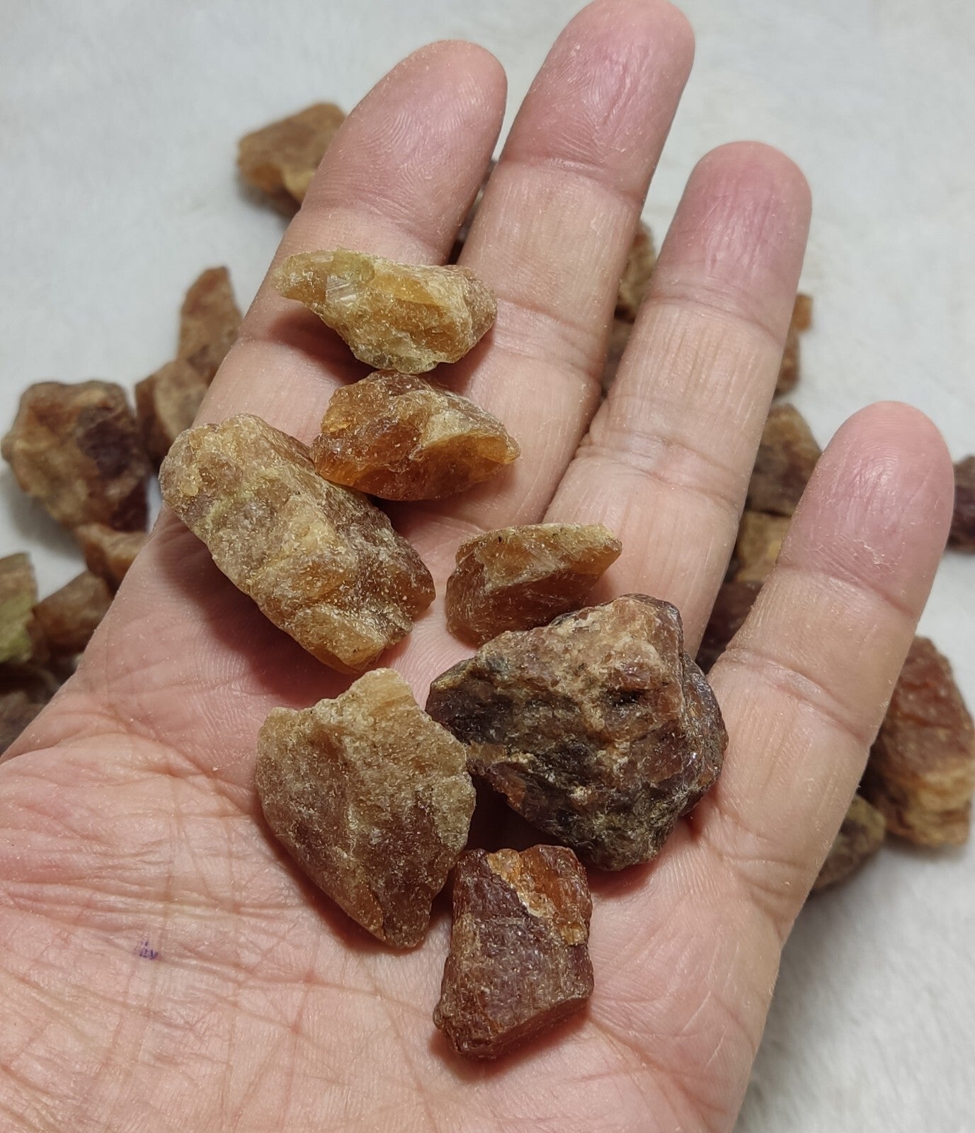 1000 grams lot of rough hessonite garnets