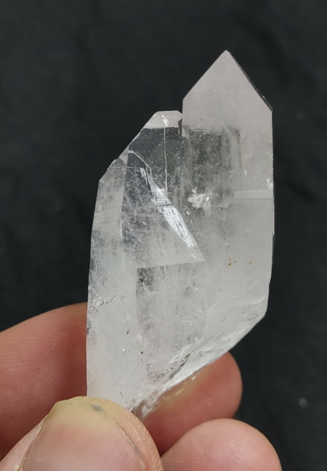 A very Aesthetic Natural beautifully terminated Quartz crystal 35 grams