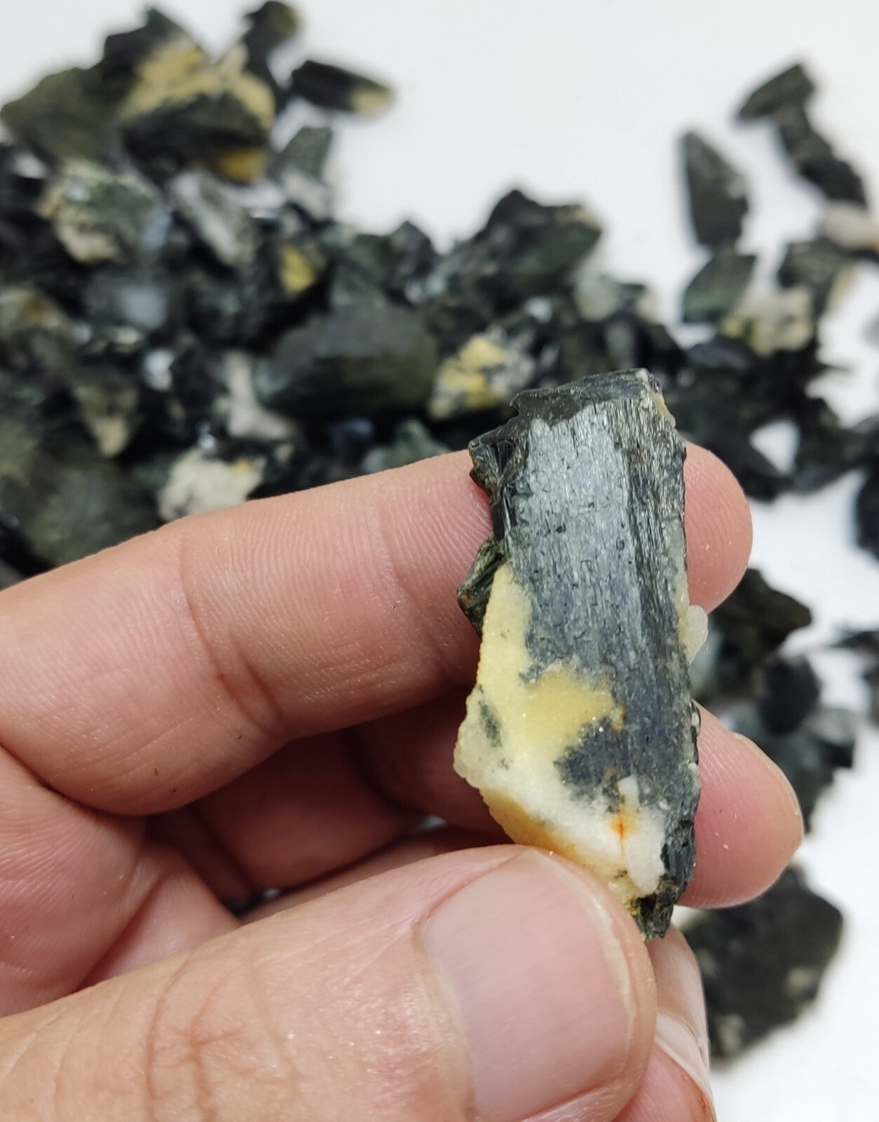 700 grams Natural aegirine crystals