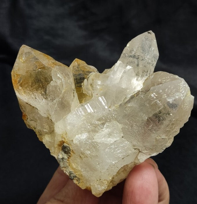 Natural terminated Quartz Crystal Specimen 253 grams
