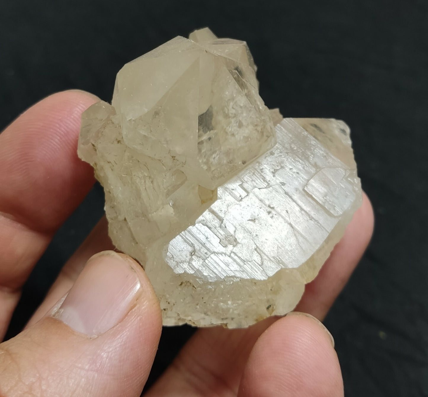 An aesthetic specimen of terminated Quartz crystals cluster 86 grams