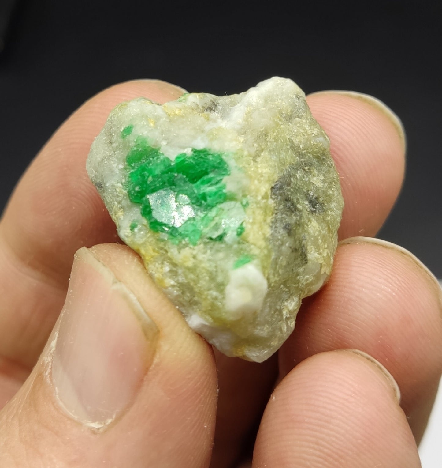 An Aesthetic miniature specimen of emerald in matrix 16 grams